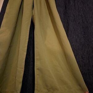 S.Y Wide-Leg Pleated Trousers in Sage Green – Size 12/S
